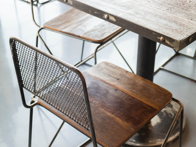 table inspirée du design industriel