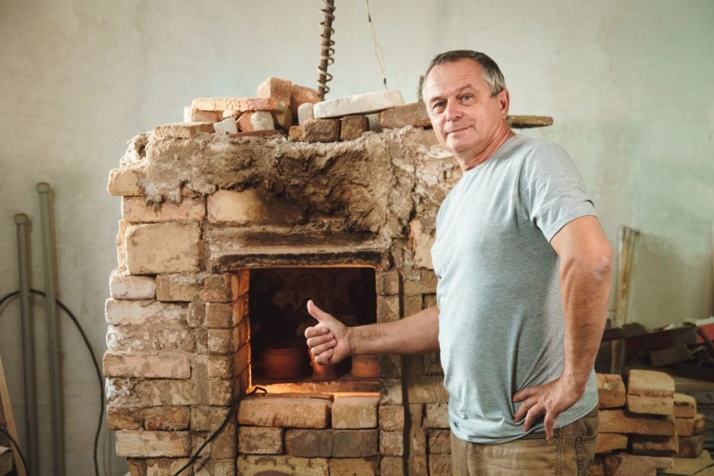 Cheminées anciennes : techniques de restauration pour préserver leur caractère