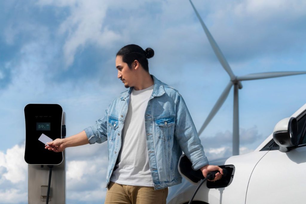 De l'énergie solidaire à la route : Comment les transports électriques profitent des initiatives renouvelables ?