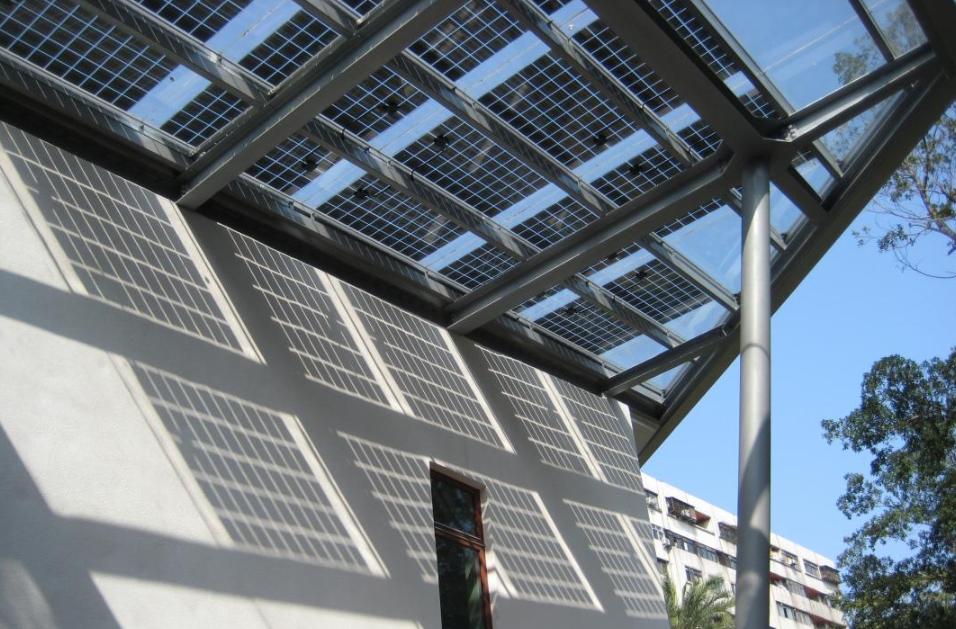 Panneaux solaires intégrés au bâtiment